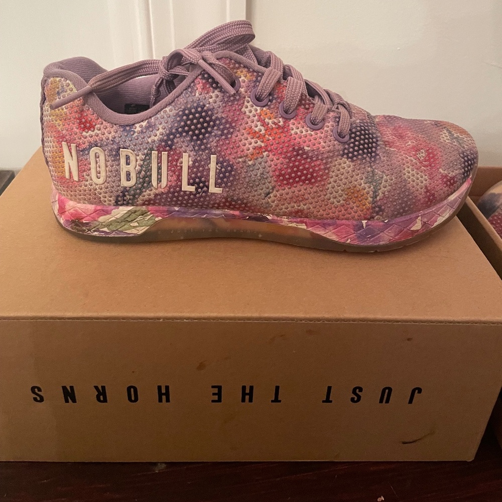 No bull flower shoes